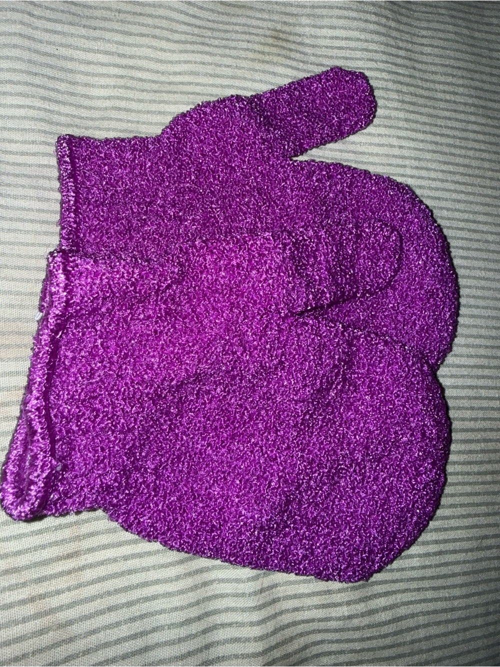 Plush Spa Exfoliating Mitts - Purple - Picture 2 of 2